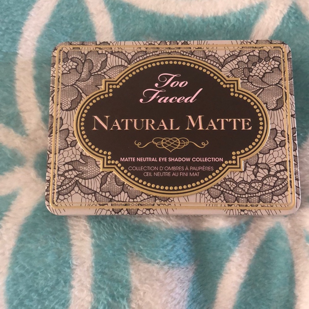 Too faced natural Matt eyeshadow